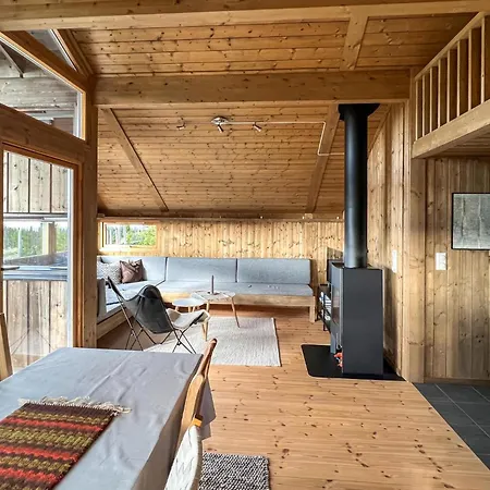 3 Bedroom Gorgeous In Nyaraló Sjusjøen